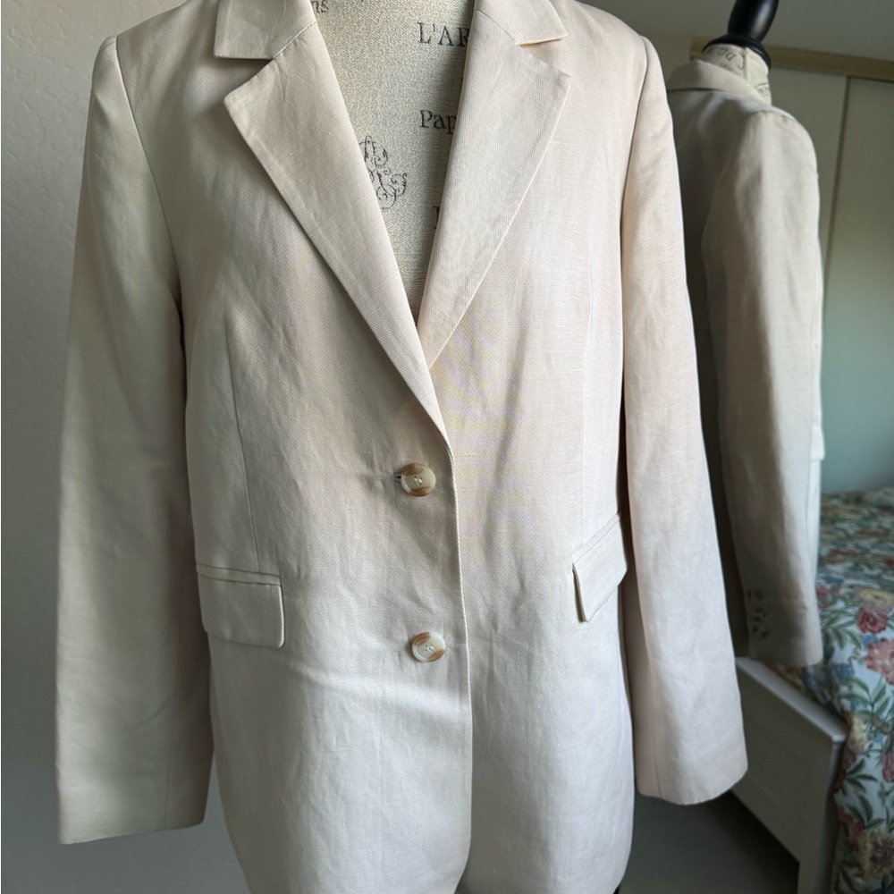 Elegant Cream Women's Blazer